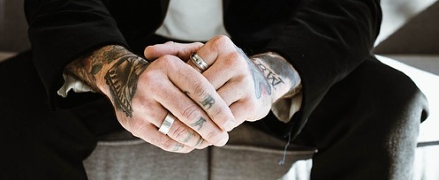 Inmate stabbed for gold ring