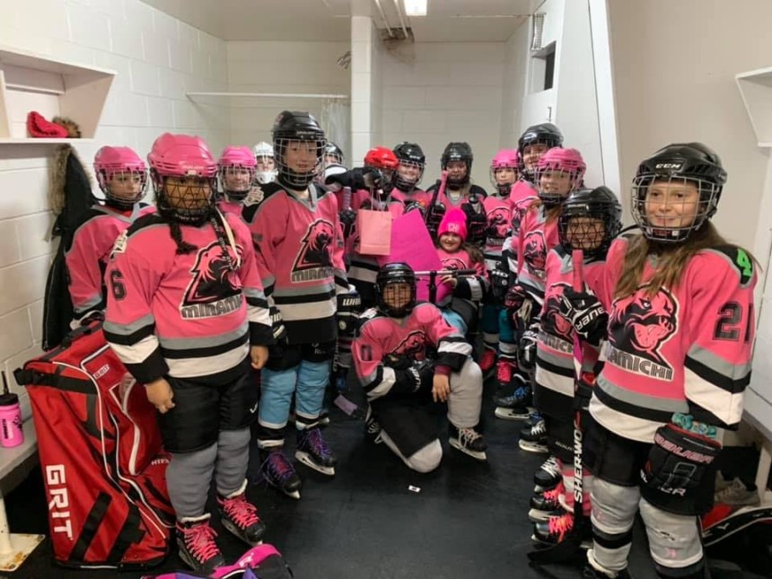 Council votes to subsidize female hockey group