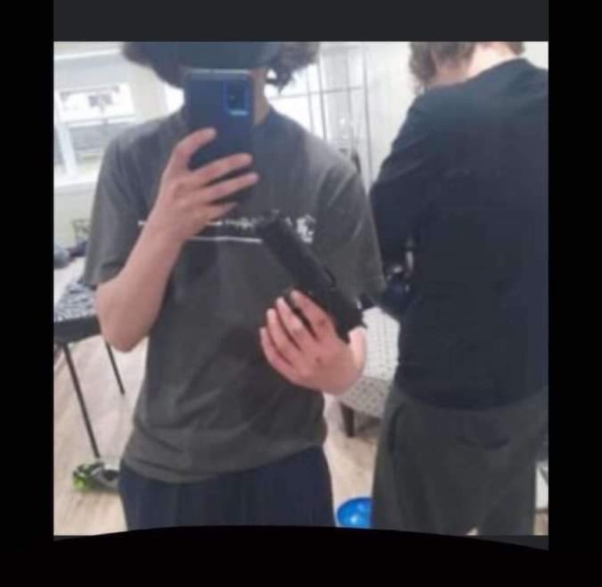 Police arrest youth after gun photo posted