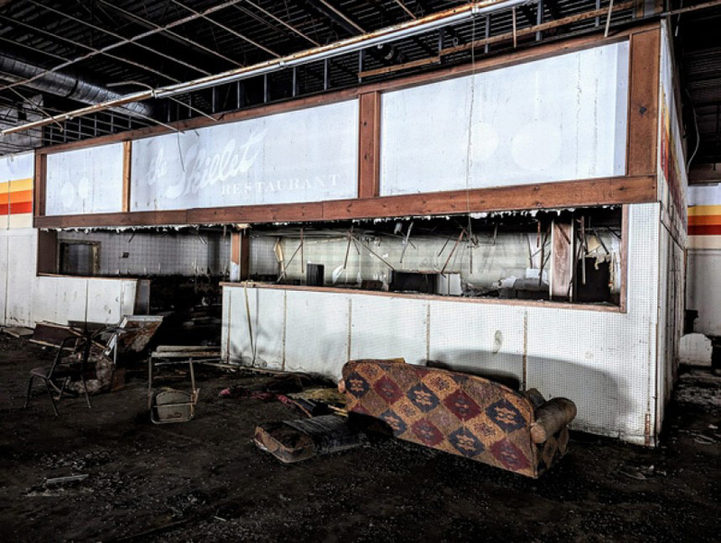 $345,000:  City to demolish former Zellers building