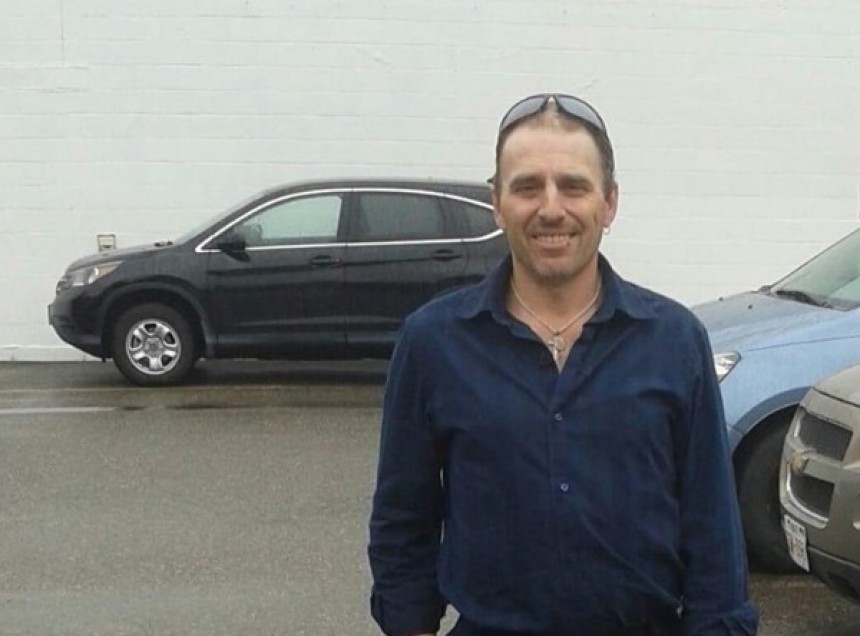 Duplessie breaks shackles, runs from jail guards