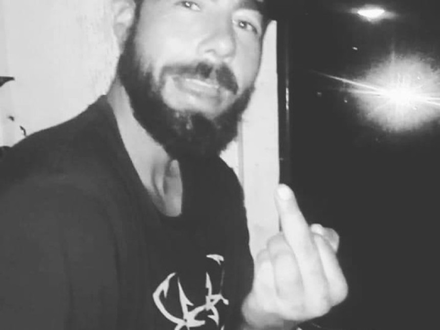 Vienneau extorts $5000 with violent threats