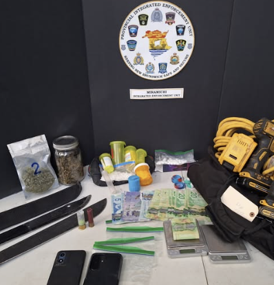 Police arrest man and woman for trafficking meth, pills