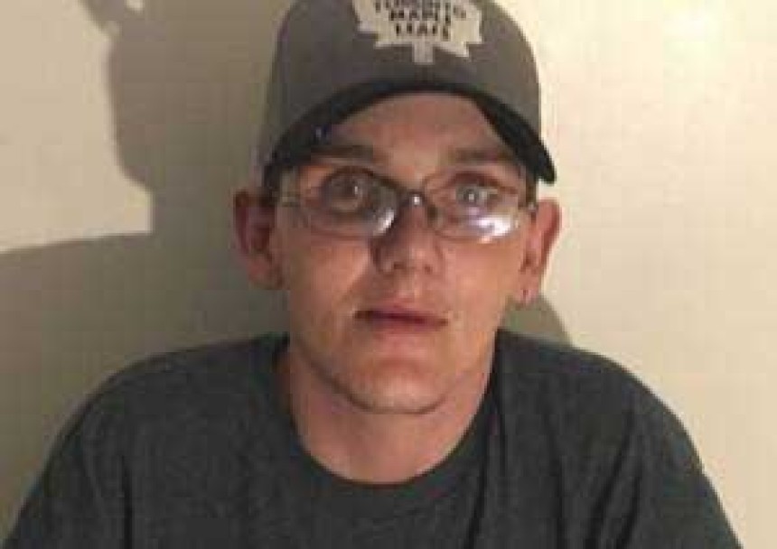3 Thefts:  Foran climbs fence, injures leg near crime scene.